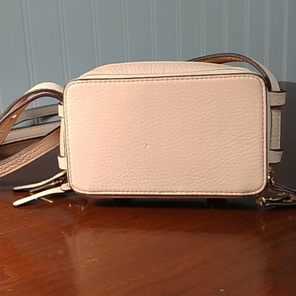 GILI Small Crossbody - Picture 2 of 8